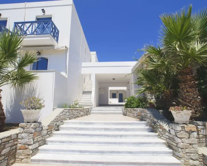 Manos Syros Rooms &amp; Apartments
